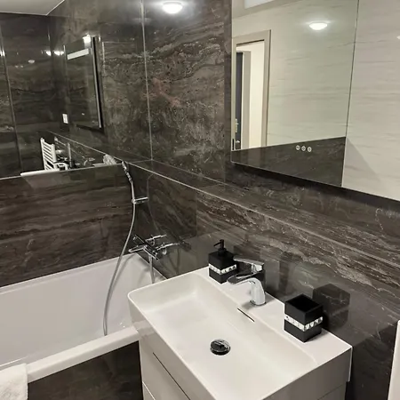 Eurovea Tower River View Down Town Appartamento *