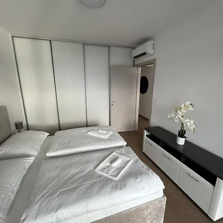 Lägenhet Eurovea Tower River View Down Town *