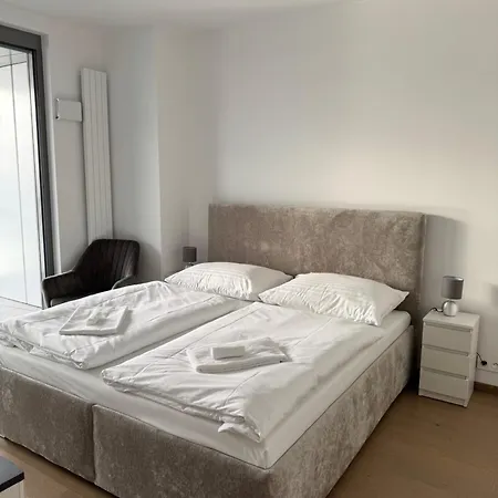 Eurovea Tower River View Down Town Lägenhet Bratislava