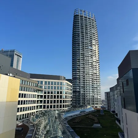 Eurovea Tower River View Down Town ברטיסלאבה
