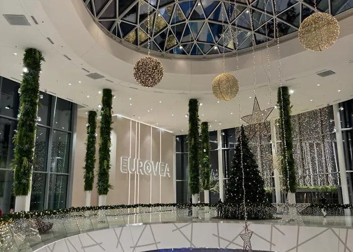 Апартаменти Eurovea Tower River View Down Town