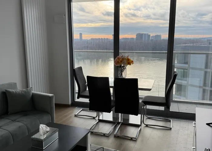 Апартаменти Eurovea Tower River View Down Town *